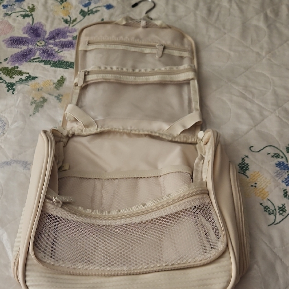 DEZI Ivory Textured Backpack - Picture 2 of 6